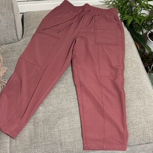 Mondetta women’s Cargo Pants. Color:burgundy